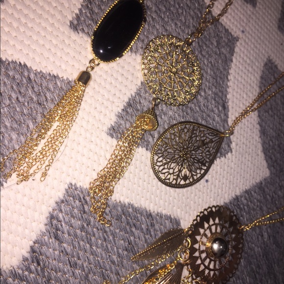 Gold necklaces - Picture 1 of 2